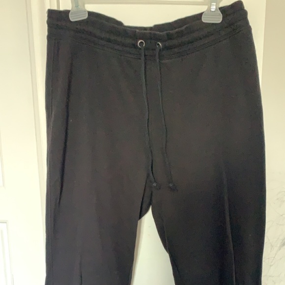 JOGGING - Picture 3 of 5